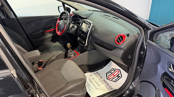 Renault Clio 13 of 14