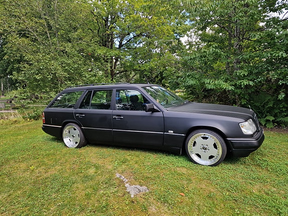 Mercedes-Benz E250 2 of 4