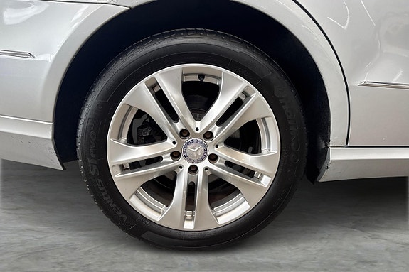 Mercedes-Benz E250 9 of 24