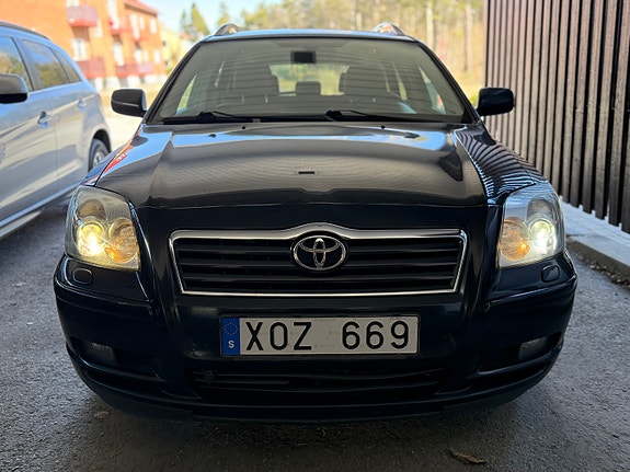 Toyota Avensis 4 of 8
