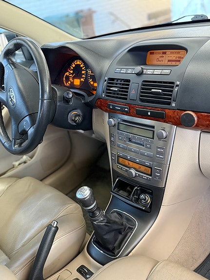 Toyota Avensis 8 of 8