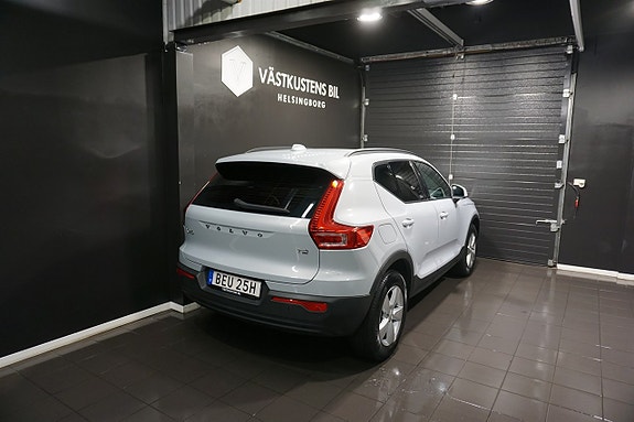 Volvo XC40 8 of 23