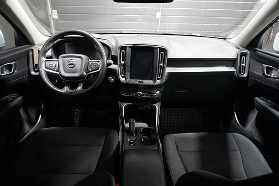 Volvo XC40 12 of 23