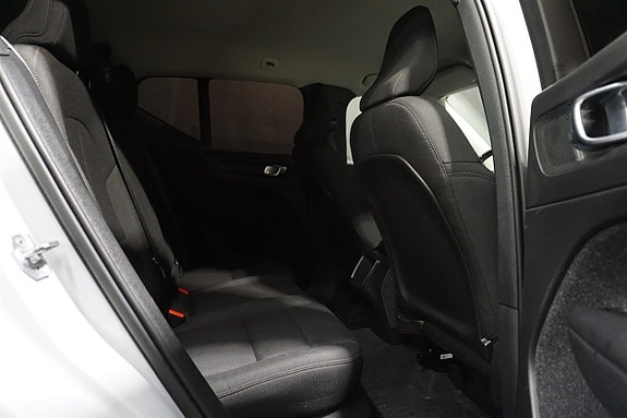 Volvo XC40 10 of 23