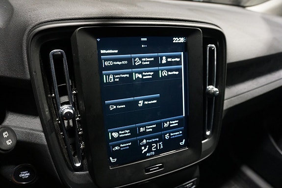 Volvo XC40 17 of 23