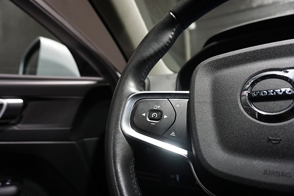 Volvo XC40 15 of 23