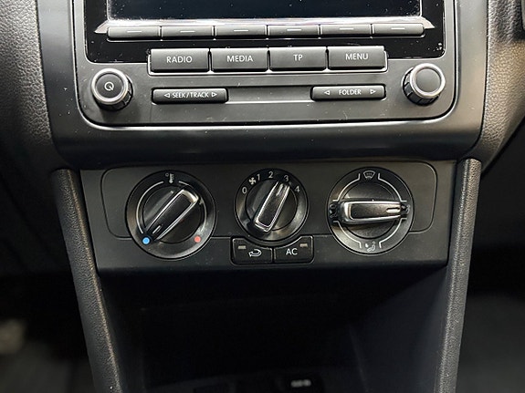Volkswagen Polo 16 of 18