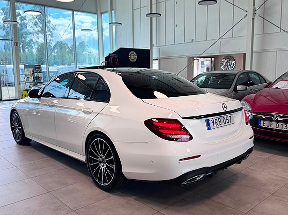 Mercedes-Benz E200 4 of 18