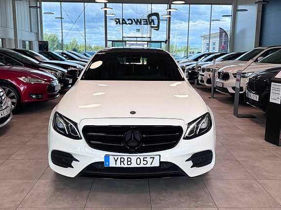 Mercedes-Benz E200 2 of 18