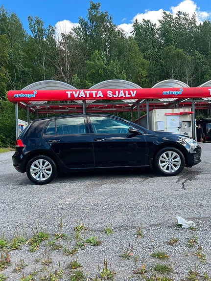 Volkswagen Golf VII 2 of 12