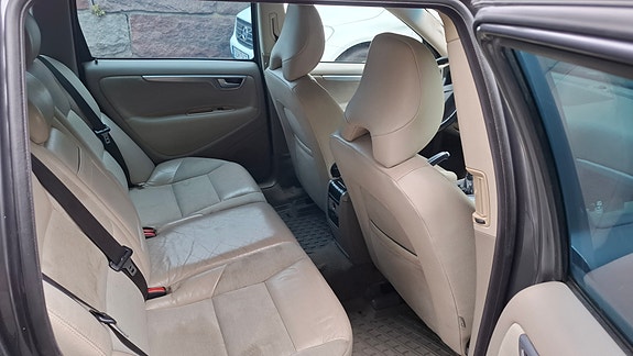 Volvo V70 8 of 10