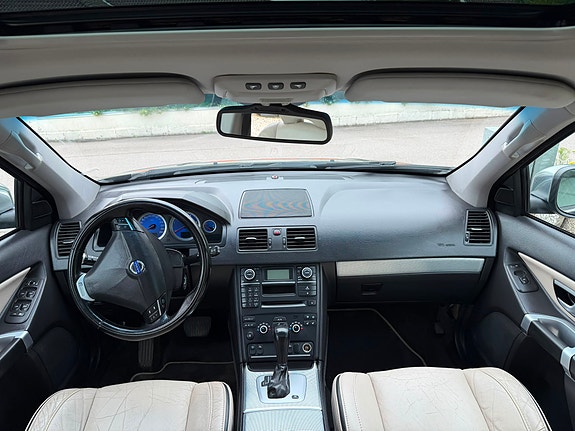 Volvo XC90 11 of 12