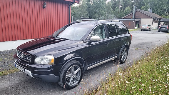 Volvo XC90 2 of 12
