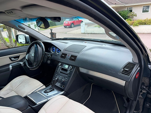 Volvo XC90 10 of 12