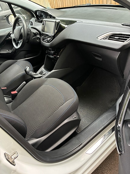 Peugeot 208 16 of 16