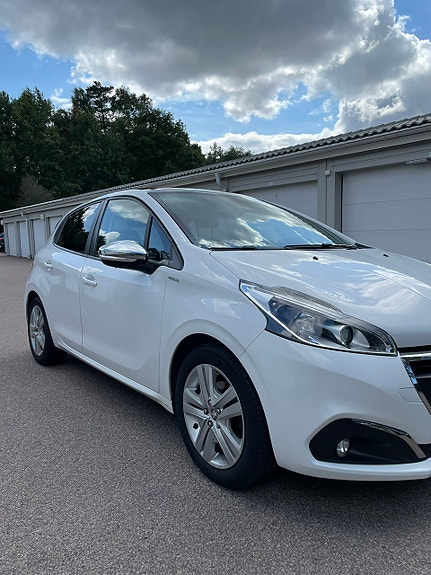 Peugeot 208 6 of 16