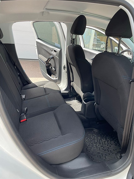 Peugeot 208 4 of 16
