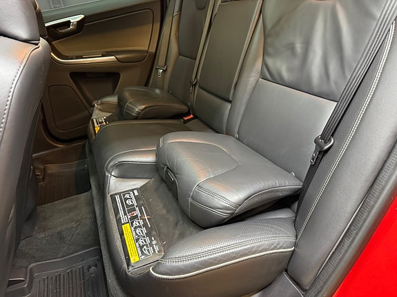 Volvo XC60 14 of 29