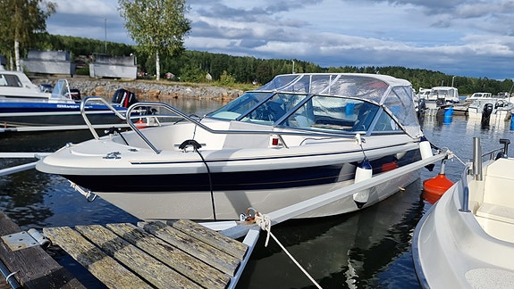 Yamarin 5220, Yamaha 100 hk fyrtakt inkl 80 km/h trailer. 2004 3 of 10