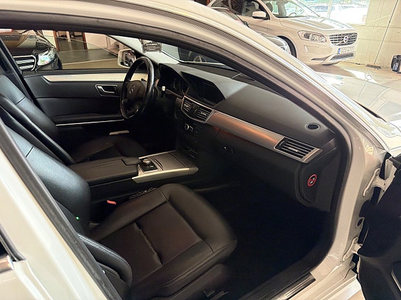 Mercedes-Benz E220 8 of 10