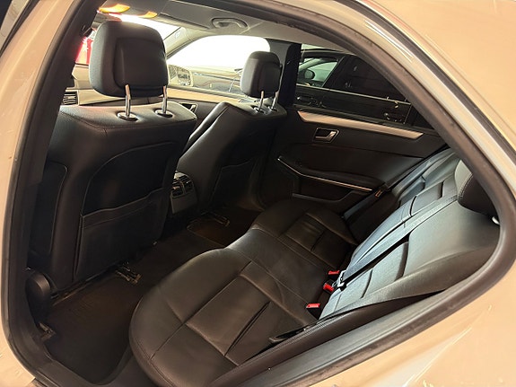 Mercedes-Benz E220 10 of 10