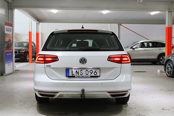 Volkswagen Passat 6 of 21