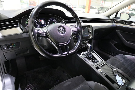 Volkswagen Passat 10 of 21