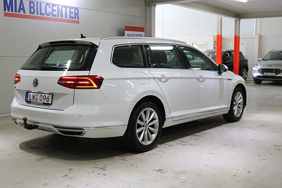 Volkswagen Passat 5 of 21