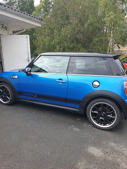 MINI Cooper S 3 of 6