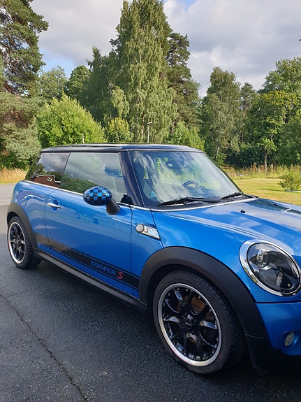 MINI Cooper S 2 of 6