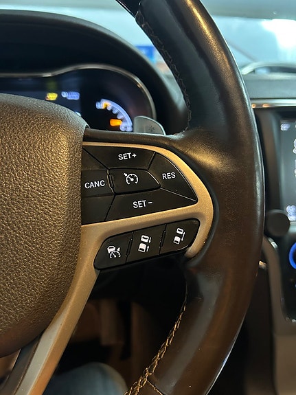 Jeep Grand Cherokee 12 of 20