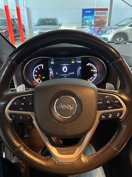 Jeep Grand Cherokee 11 of 20