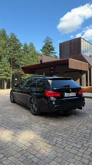 BMW 340i 3 of 5