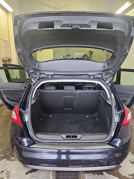 Peugeot 308 3 of 4