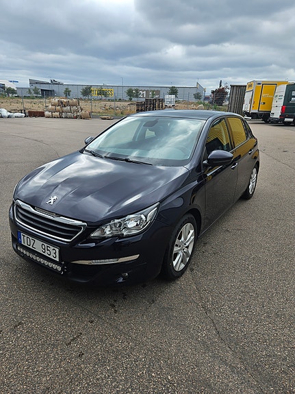 Peugeot 308 2 of 4