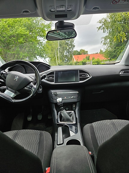 Peugeot 308 4 of 4