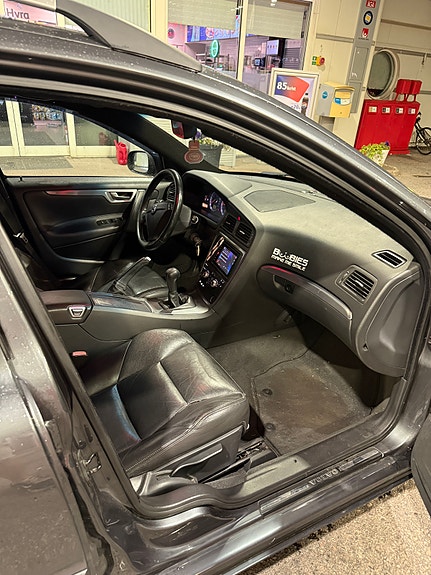 Volvo V70 6 of 8