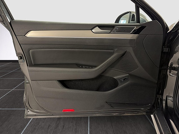 Volkswagen Passat Alltrack 11 of 16