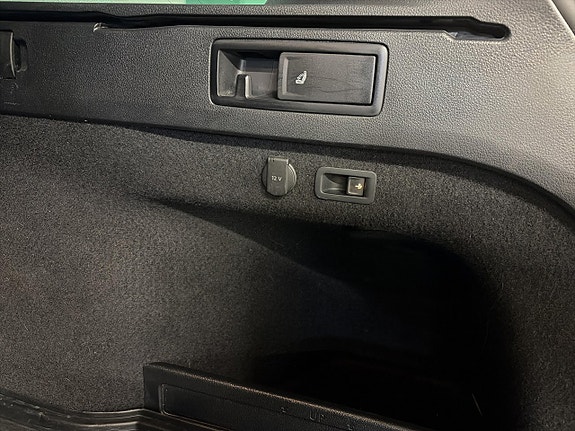 Volkswagen Passat Alltrack 13 of 16