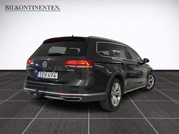 Volkswagen Passat Alltrack 3 of 16