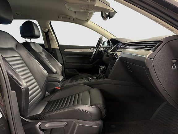 Volkswagen Passat Alltrack 4 of 16