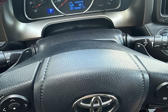 Toyota RAV4 30 of 30