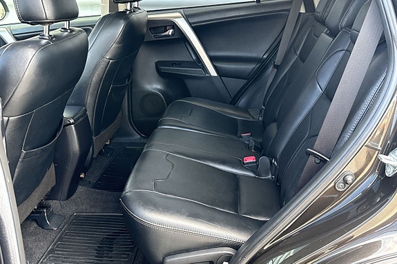 Toyota RAV4 9 of 30