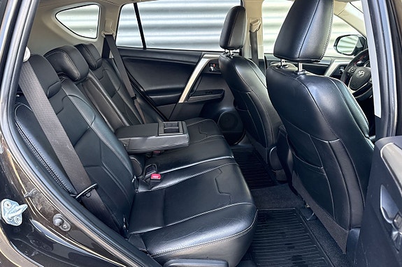 Toyota RAV4 12 of 30