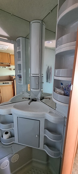 Adria Unica 562 UL 7 of 11