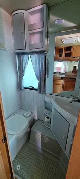 Adria Unica 562 UL 6 of 11