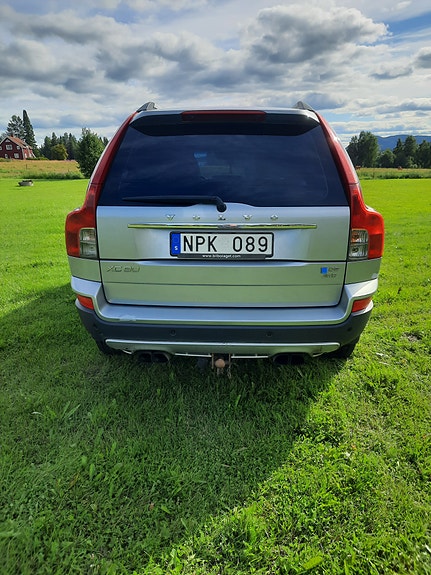Volvo XC90 2 of 6