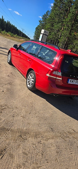 Volvo V70 3 of 7