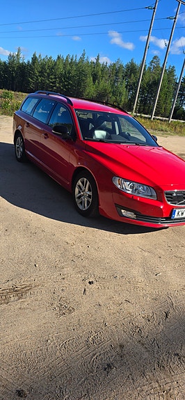 Volvo V70 2 of 7