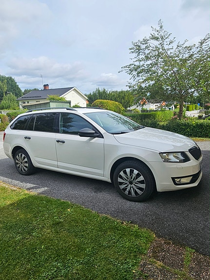 Skoda Octavia 2 of 8